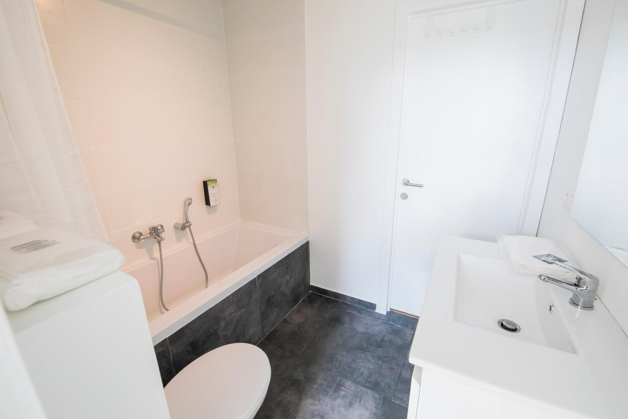 Travelease - Midi Bed & Breakfast Anderlecht Exterior photo